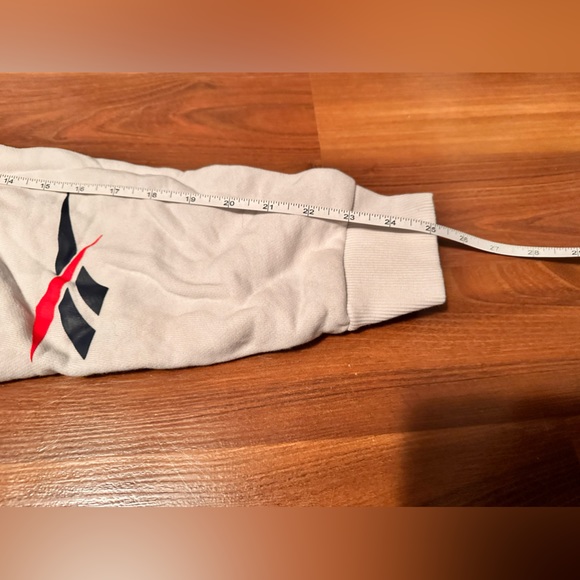 Reebok Cropped Sweater. Size M - Picture 7 of 7